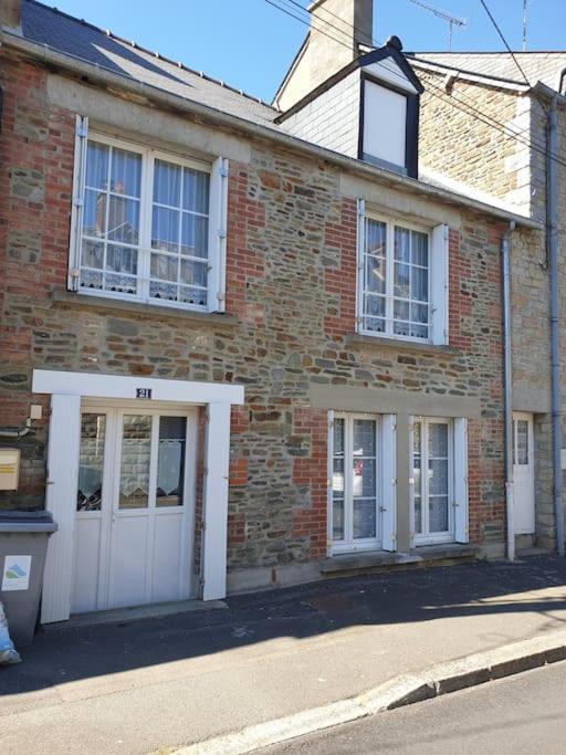 Maison De Ville Situee A 8 Kms Du Mont St Michel Pontorson Exterior foto